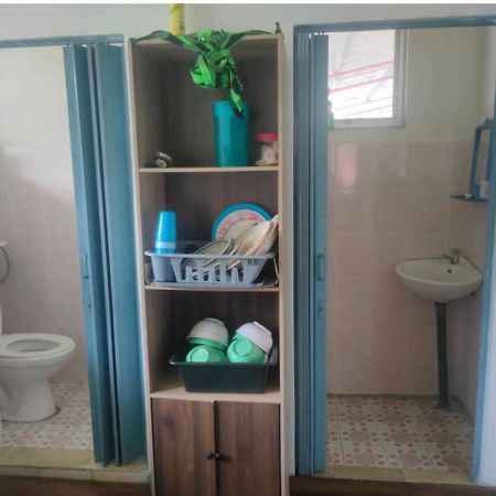 Mak Homestay Upstairs With 5 Bedrooms Kampong Kundassan Εξωτερικό φωτογραφία